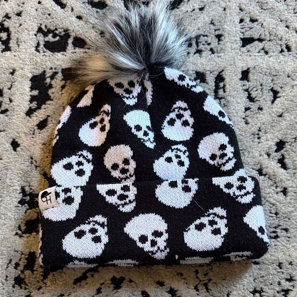 GH Kids Black and White Skull Pom-Pom Hat